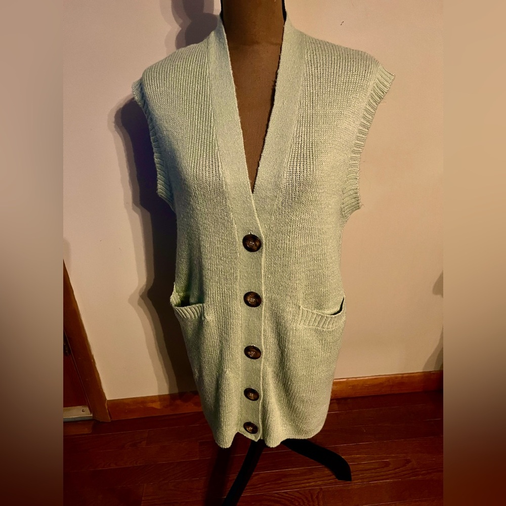 VIOLET ROMANCE LADIES BUTTON FRONT 
V-NECK VEST, SOFT GREEN